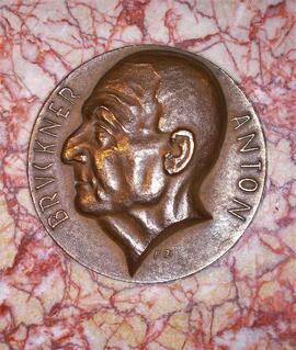 Anton Bruckners Profil auf Marmorplatte (o.J.)
