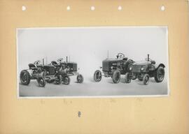 Foto mit vier Steyr Traktoren Typen 80, 80 a, 180, 280